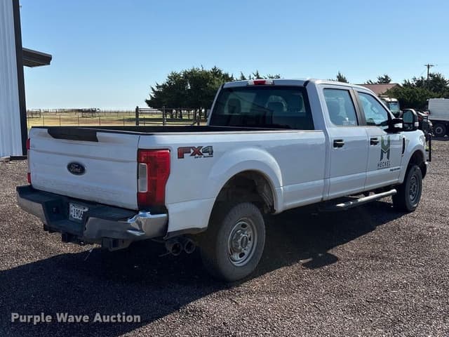 Image of Ford F-250 equipment image 4