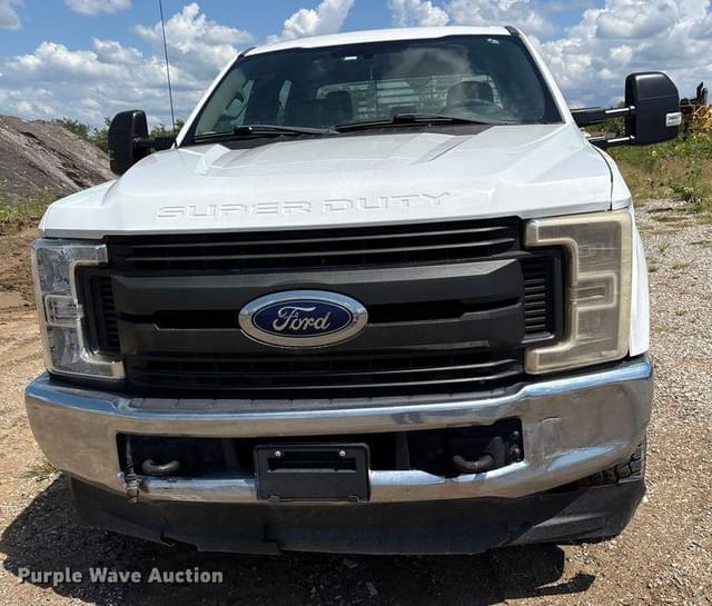 Image of Ford F-250 equipment image 1