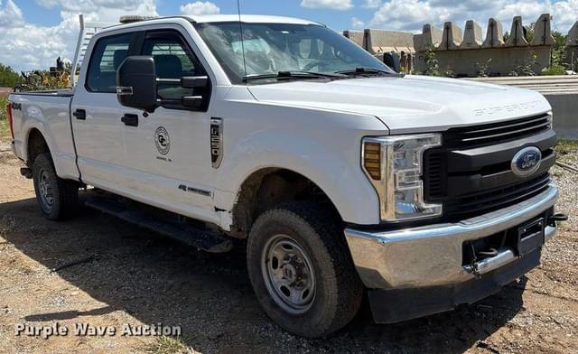 Image of Ford F-250 equipment image 2
