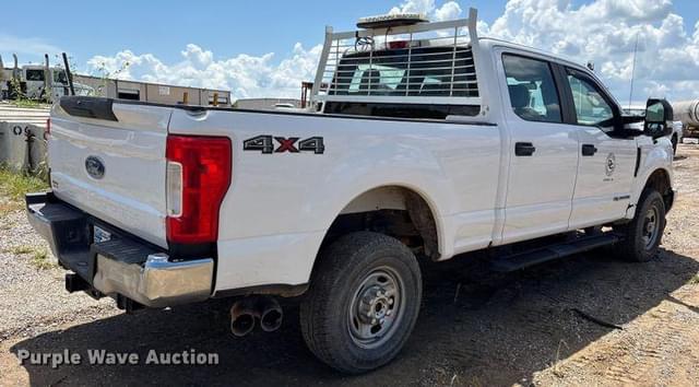 Image of Ford F-250 equipment image 4