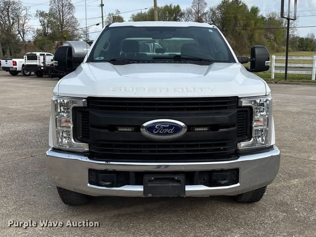 Image of Ford F-250 equipment image 1