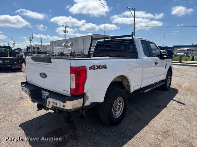 Image of Ford F-250 equipment image 4