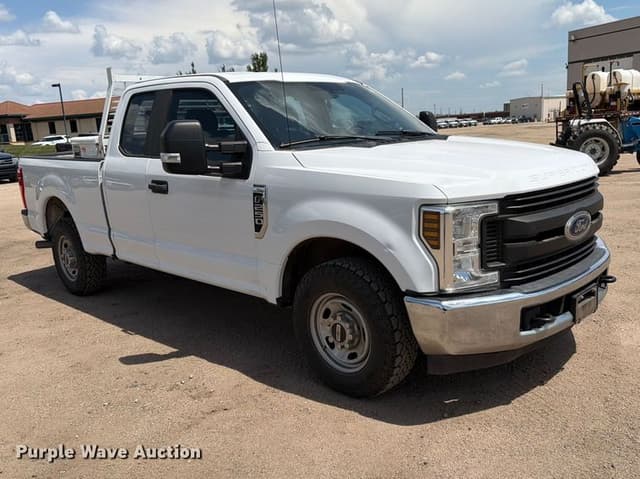 Image of Ford F-250 equipment image 2