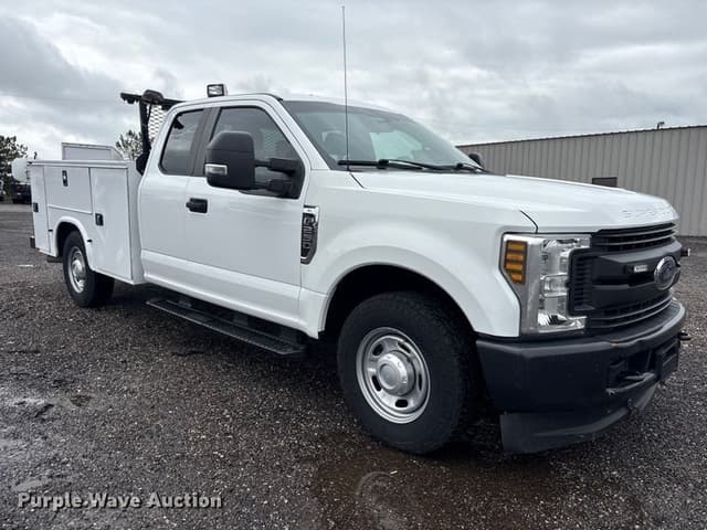 Image of Ford F-250 equipment image 2