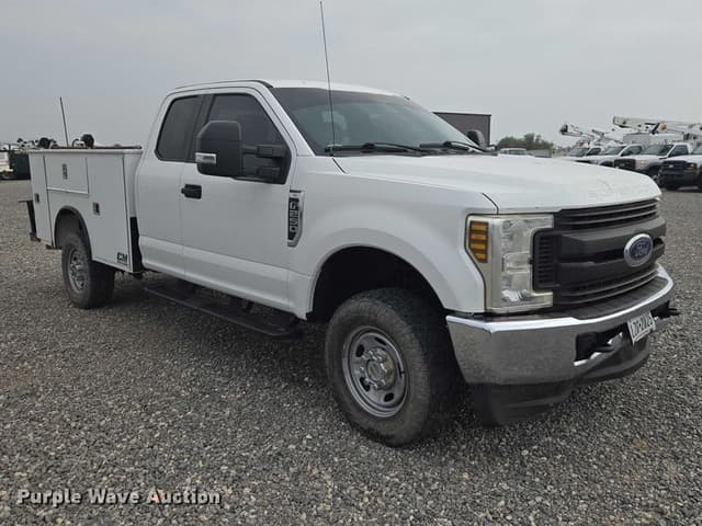 Image of Ford F-250 equipment image 2