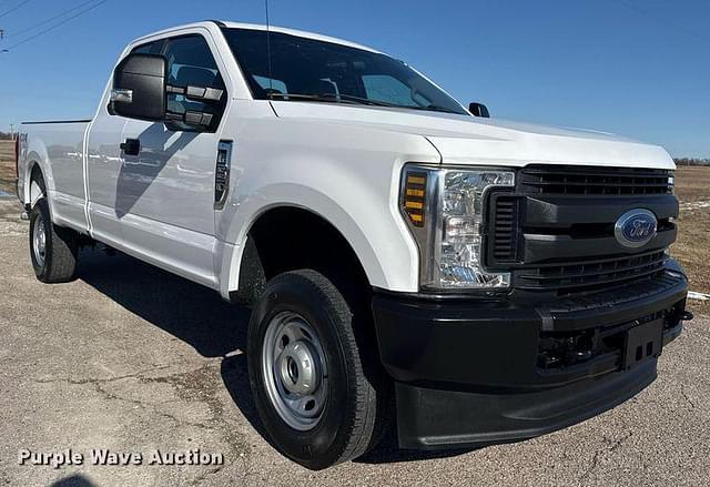 Image of Ford F-250 equipment image 2