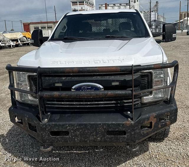 Image of Ford F-250 equipment image 1