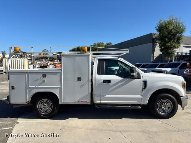 Image of Ford F-250 equipment image 3