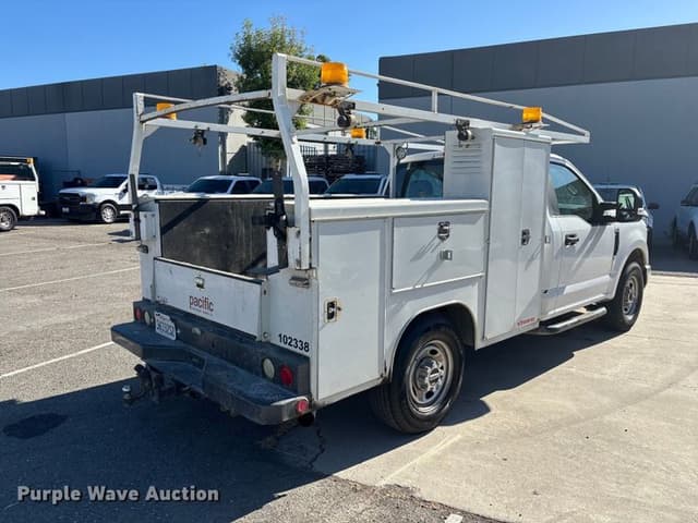 Image of Ford F-250 equipment image 4