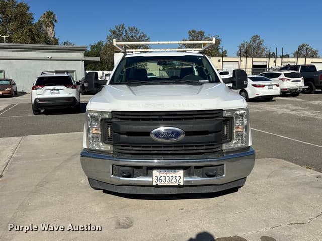 Image of Ford F-250 equipment image 1