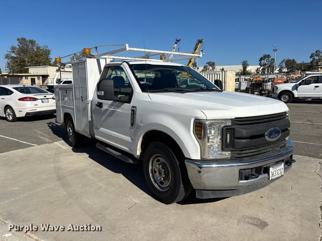 Image of Ford F-250 equipment image 2