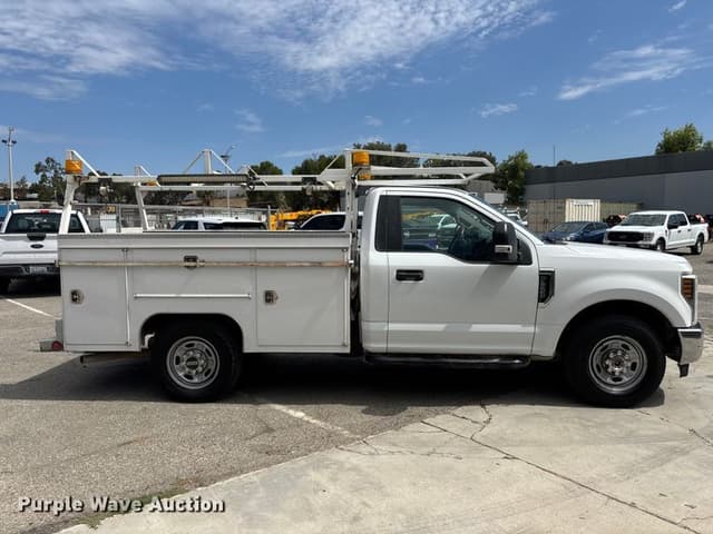 Image of Ford F-250 equipment image 3