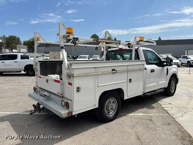 Image of Ford F-250 equipment image 4