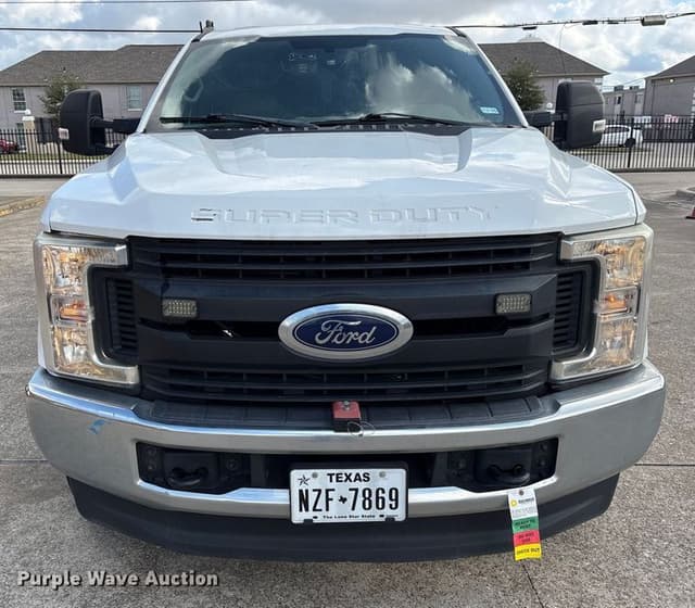 Image of Ford F-250 equipment image 1