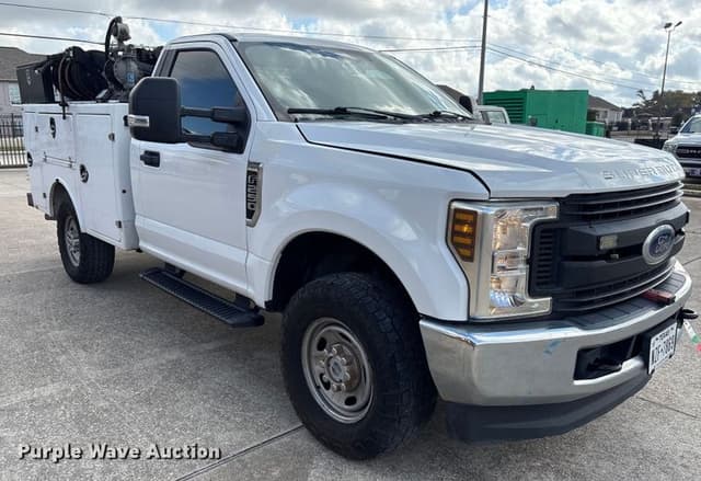 Image of Ford F-250 equipment image 2