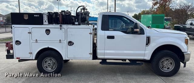 Image of Ford F-250 equipment image 3
