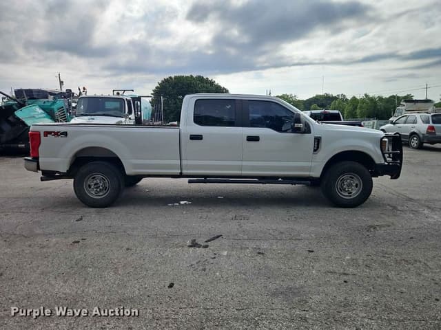 Image of Ford F-250 equipment image 3