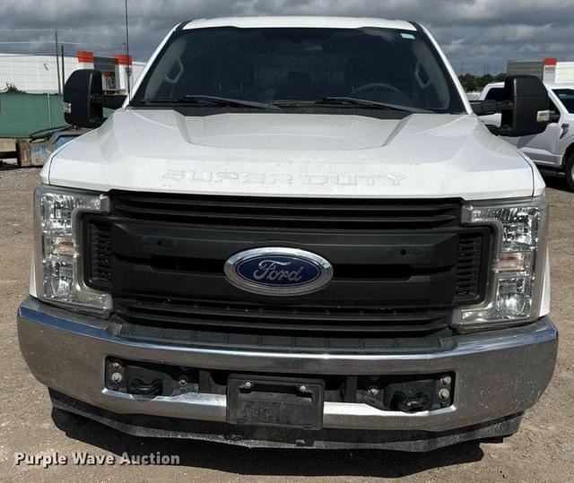 Image of Ford F-250 equipment image 1