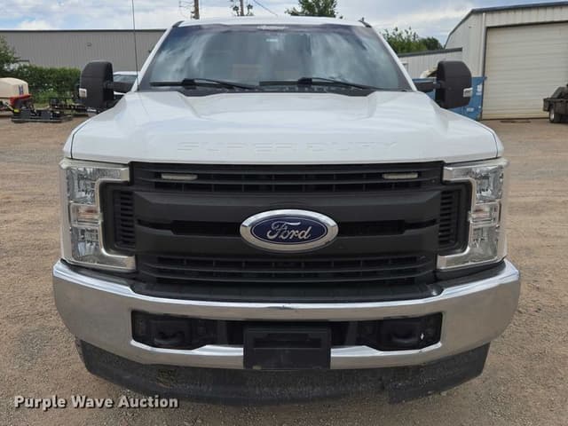 Image of Ford F-250 equipment image 1