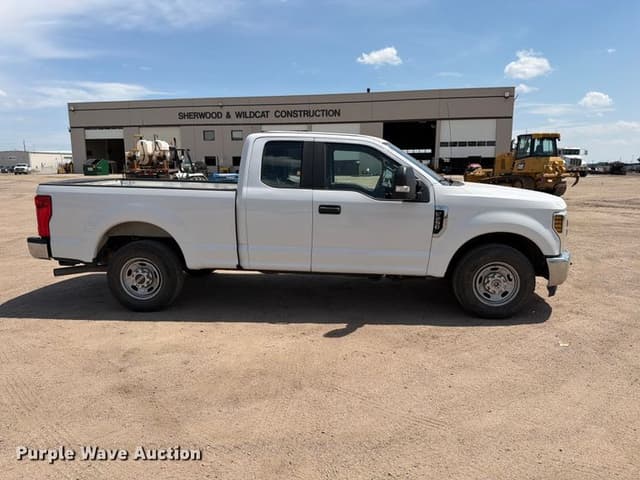 Image of Ford F-250 equipment image 3