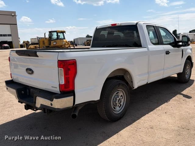 Image of Ford F-250 equipment image 4