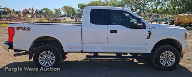 Image of Ford F-250 equipment image 3