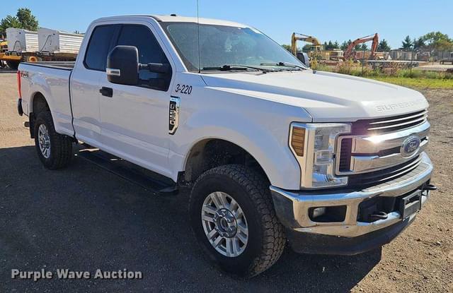 Image of Ford F-250 equipment image 2