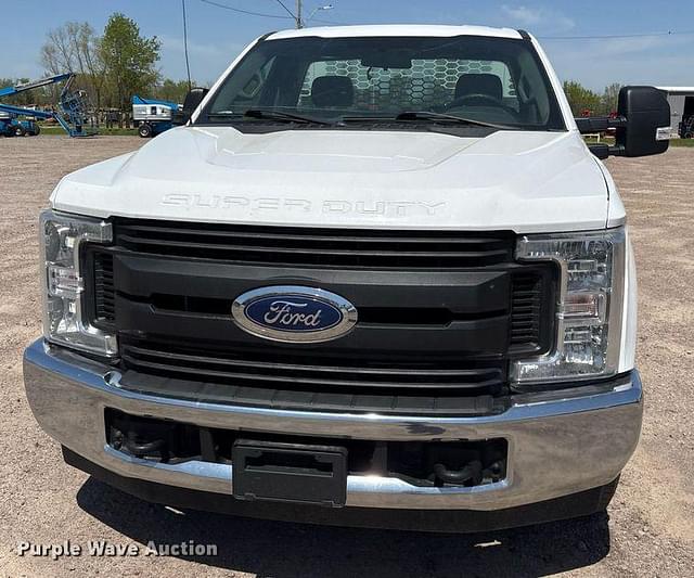 Image of Ford F-250 equipment image 1