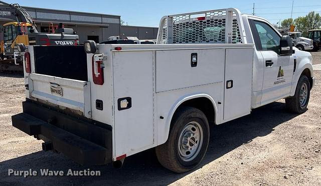 Image of Ford F-250 equipment image 4
