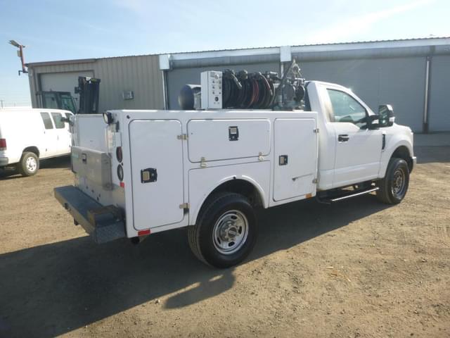 Image of Ford F-250 equipment image 2