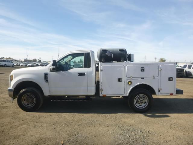Image of Ford F-250 equipment image 4