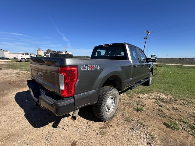 Image of Ford F-250 equipment image 2