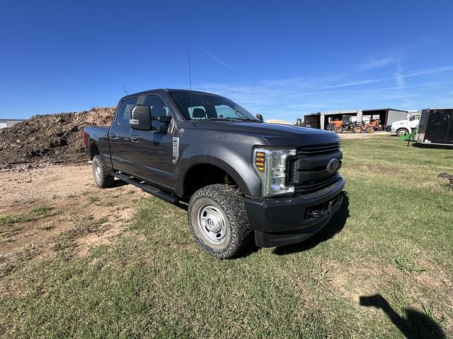 Image of Ford F-250 equipment image 1