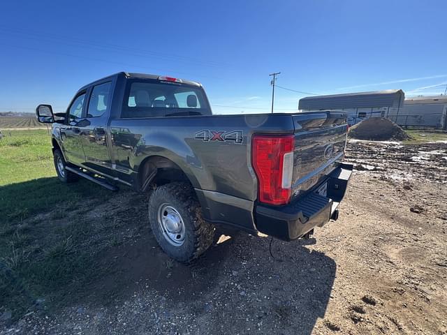 Image of Ford F-250 equipment image 3