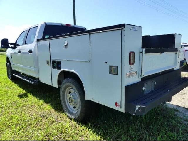 Image of Ford F-250 equipment image 3
