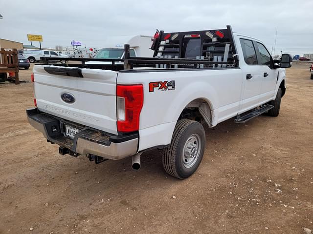 Image of Ford F-250 equipment image 2