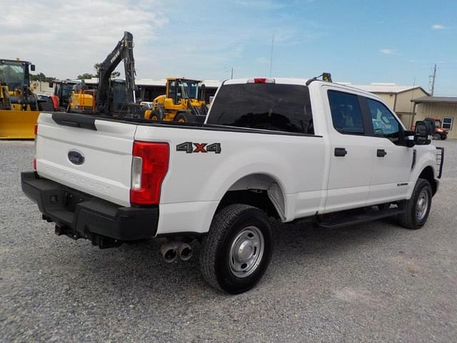 Image of Ford F-250 equipment image 2