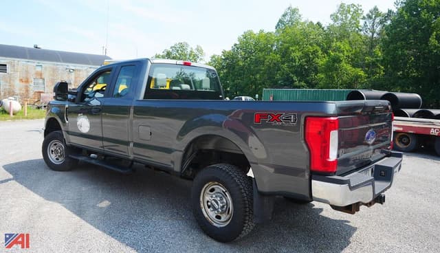 Image of Ford F-250 equipment image 2