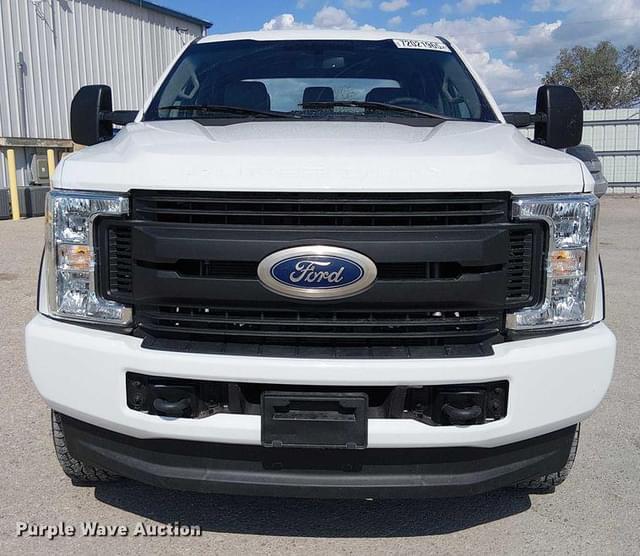 Image of Ford F-250 equipment image 1