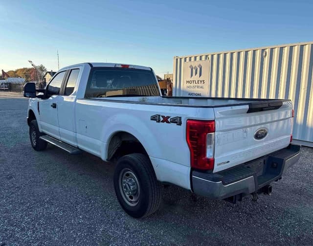 Image of Ford F-250 equipment image 1