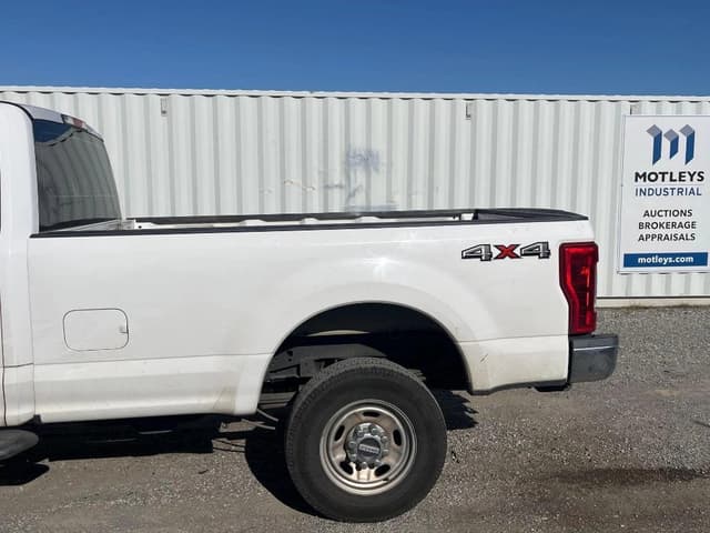 Image of Ford F-250 equipment image 4