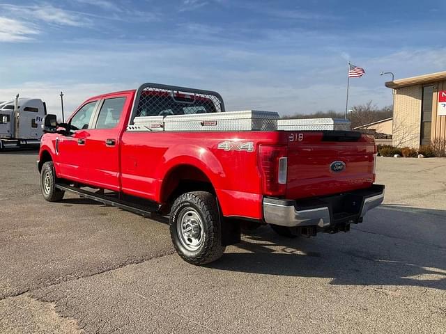 Image of Ford F-250 equipment image 2