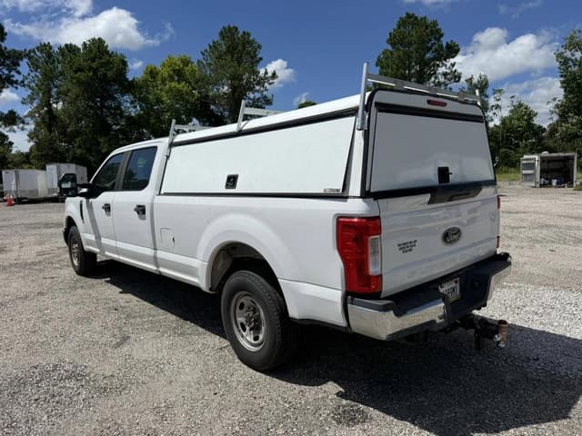 Image of Ford F-250 equipment image 2