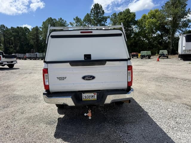 Image of Ford F-250 equipment image 3