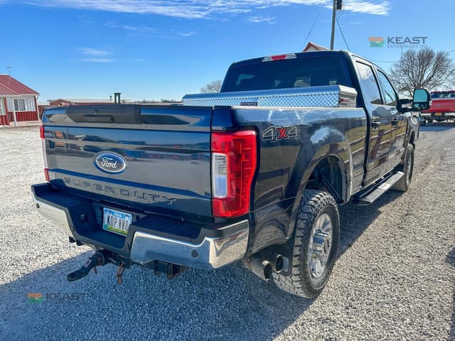 Image of Ford F-350 equipment image 4