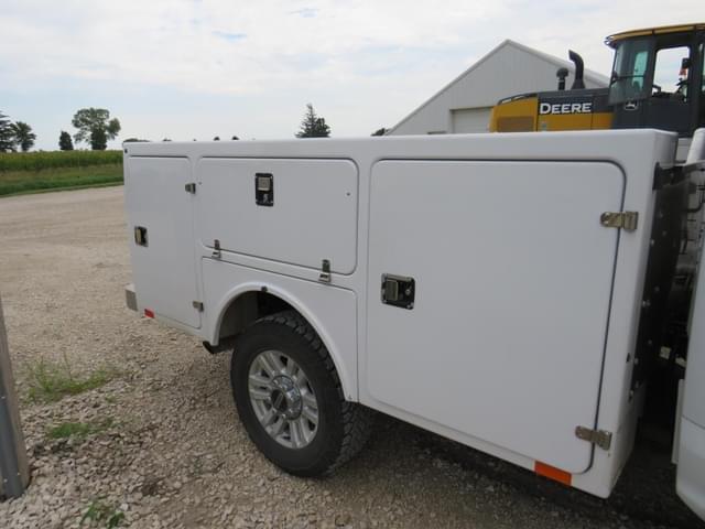 Image of Ford F-350 equipment image 2