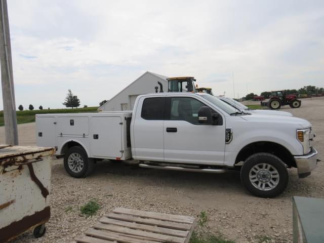 Image of Ford F-350 equipment image 1