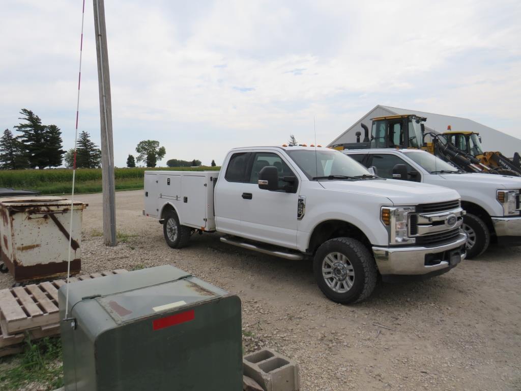 Image of Ford F-350 Primary image