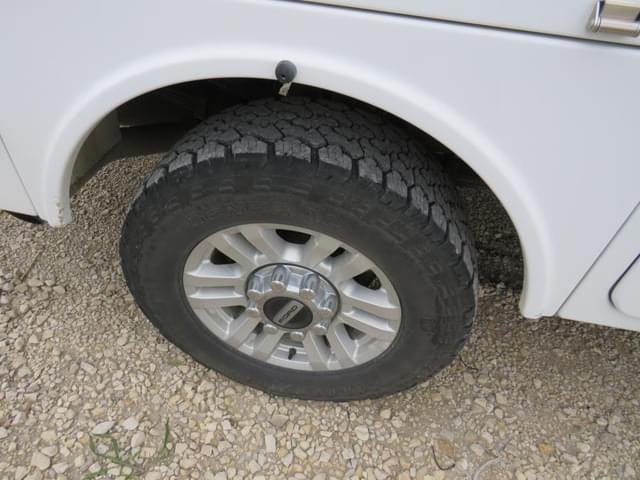 Image of Ford F-350 equipment image 3