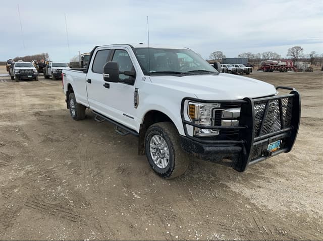 Image of Ford F-350 equipment image 2